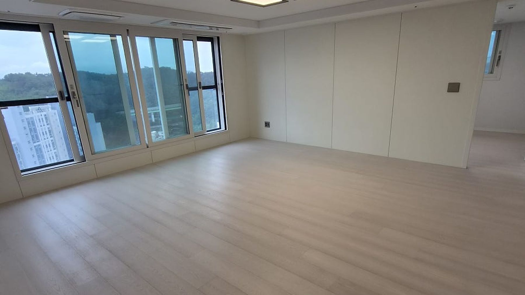 시공을 마친 포항 자이애서턴 50평 거실
